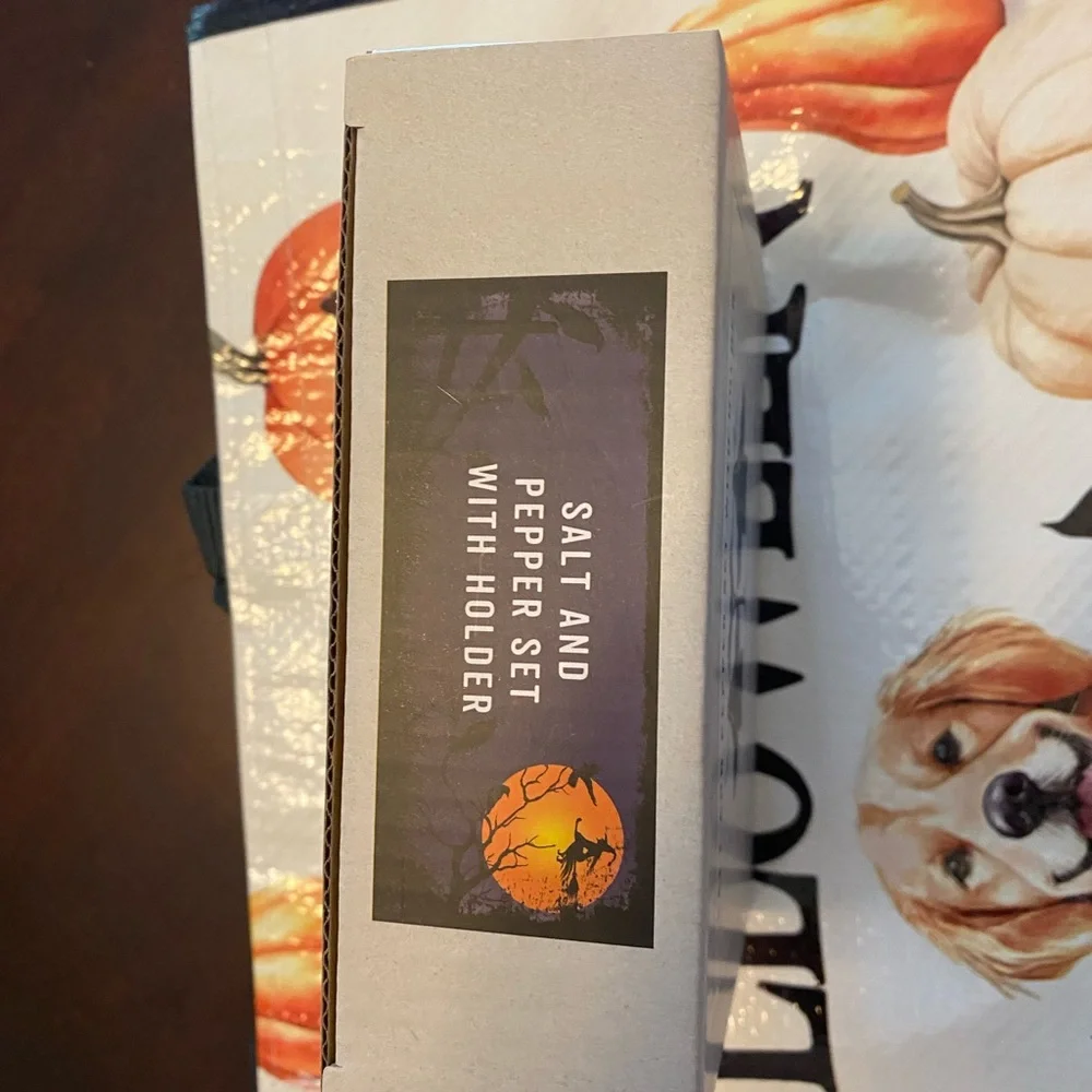 Cracker Barrel Hanging Bat Salt & Pepper Shakers Halloween Nwts boxed Halloween